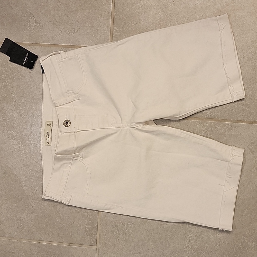 Boy's Abercrombie Denim Bermuda Length Shorts. Low Rise. White. NWT